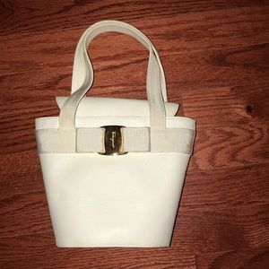 Ferragamo Vara Bow Handbag - Ivory